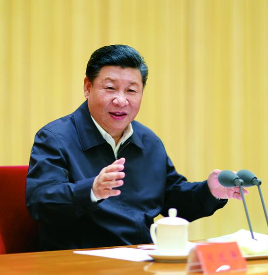 2018年7月3日至4日，全國(guó)組織工作會(huì)議在北京召開(kāi)。中共中央總書(shū)記、國(guó)家主席、中央軍委主席習(xí)近平出席會(huì)議并發(fā)表重要講話。 新華社記者 鞠鵬/攝